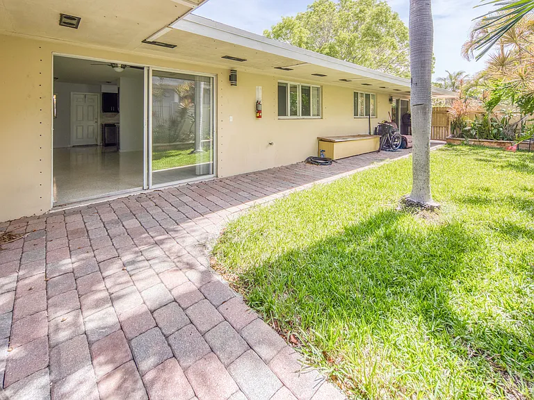 305 S Federal Hwy #2 — Photo 9