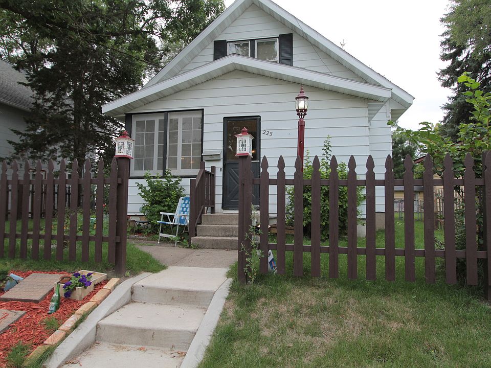 1st image of 223 22nd Ave N