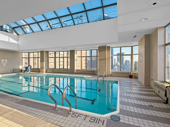 5th image of 500 W 43rd St APT 26D