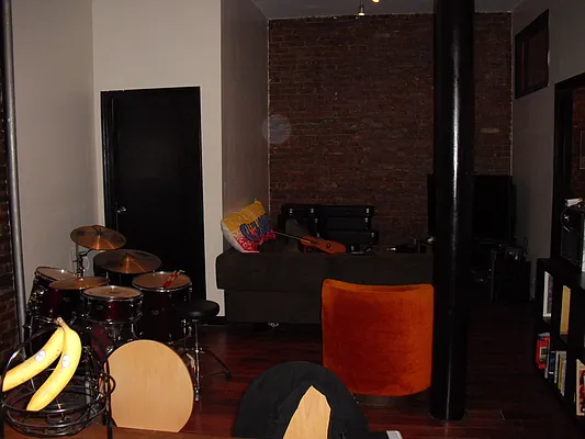 Rented by Nooklyn NYC LLC | media 7