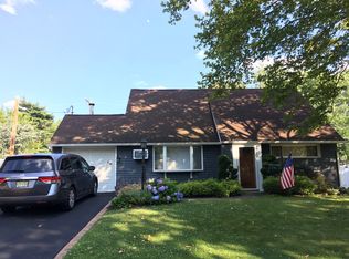 48 Queen Anne Rd, Levittown, PA 19057