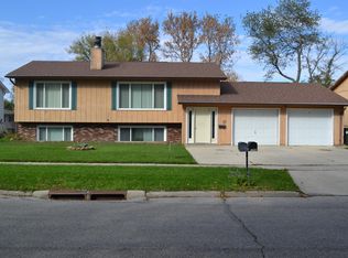 1149 Kaplan Dr, Waterloo, IA 50702