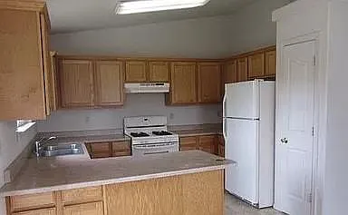 3 bed, 1300 sqft, $2,300 — Photo 2