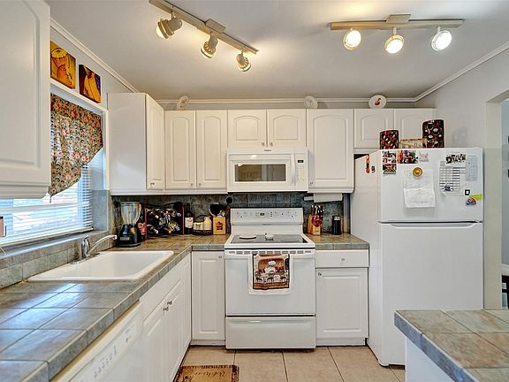 4th image of 9821 Sunrise Lakes Boulevard #106