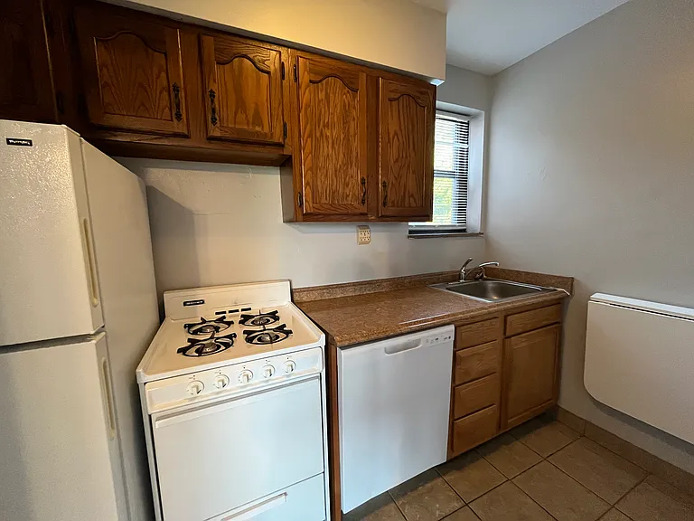 Royal Gardens Apartments — Photo 18