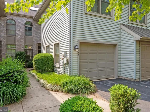 184 Crescent Dr, Hershey, PA 17033