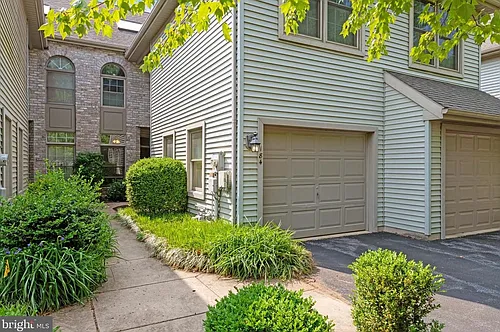 184 Crescent Dr Photo 1