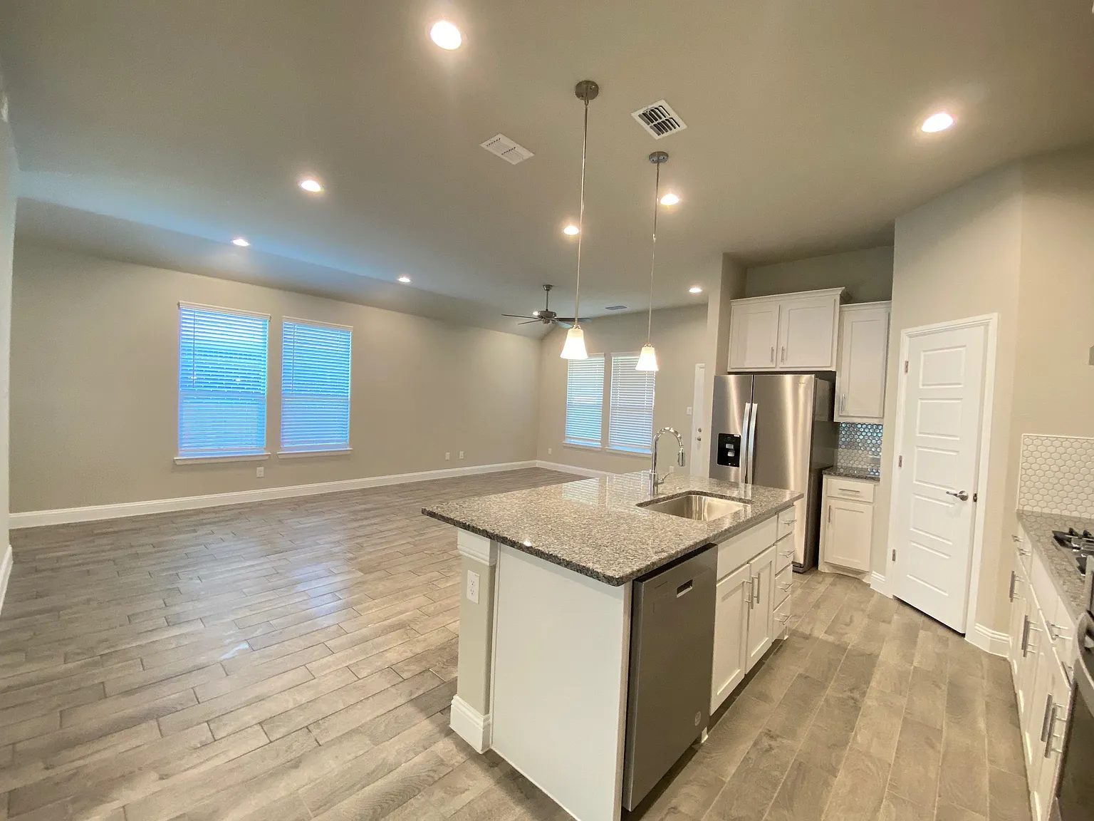 3 bed, 1553 sqft, $2,200 — Photo 4