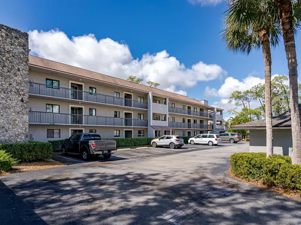 5789 Gage Ln APT 203, Naples, FL 34113