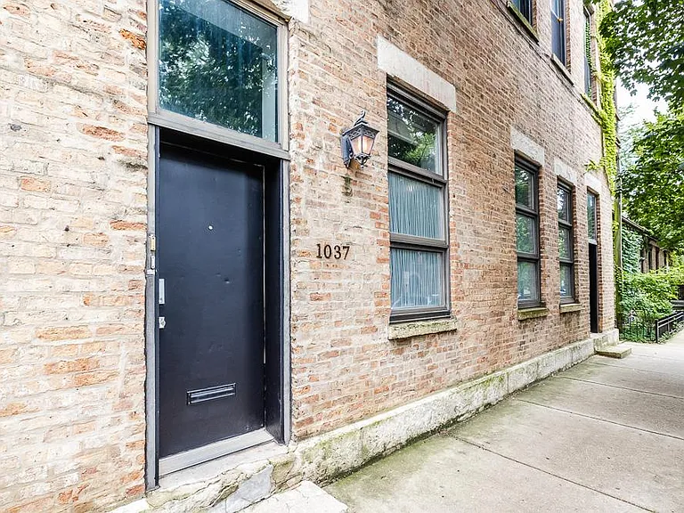1037 W Dickens Ave — Photo 17
