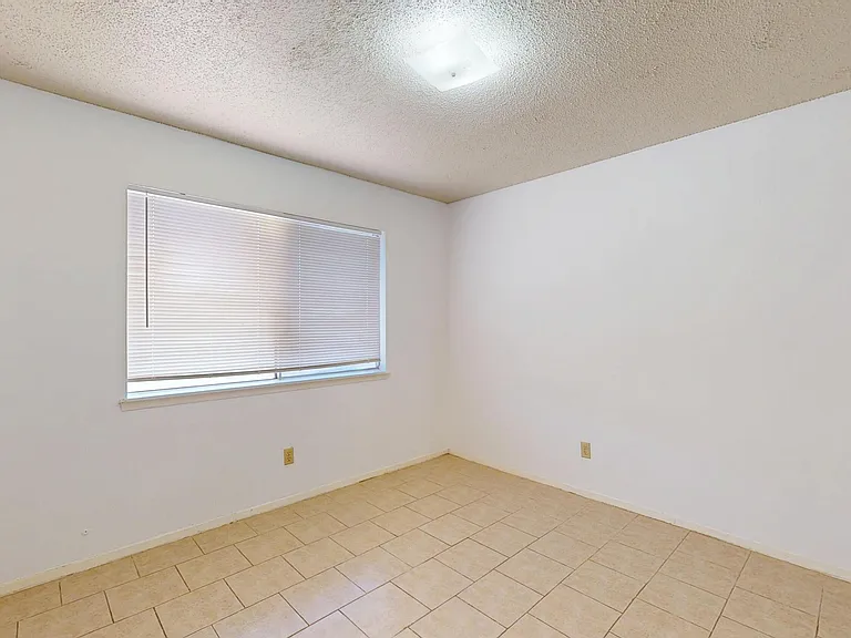 6925 Escondido Dr #B — Photo 30