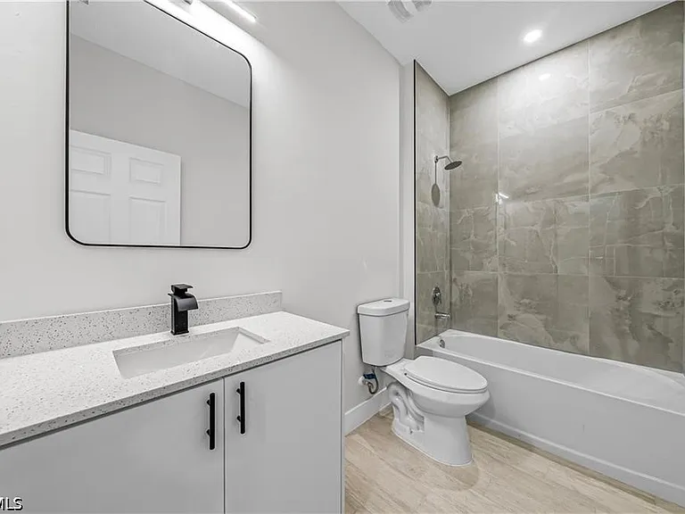 2222 Kenneth Ave S — Photo 9