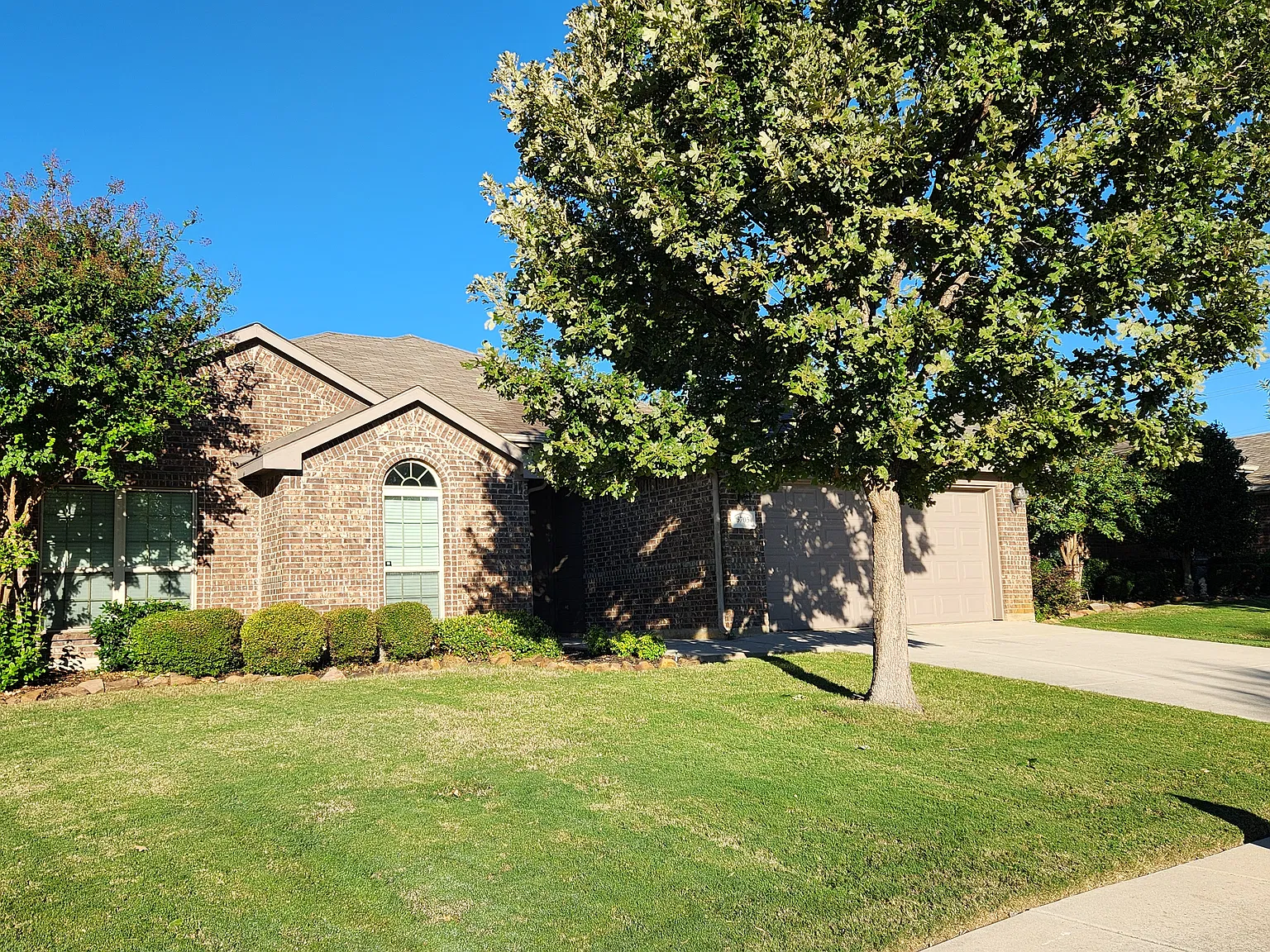 4 bed, 1960 sqft, $2,500 — Photo 1