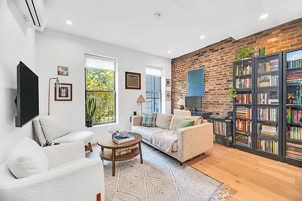 Rented by REAL New York | media 2