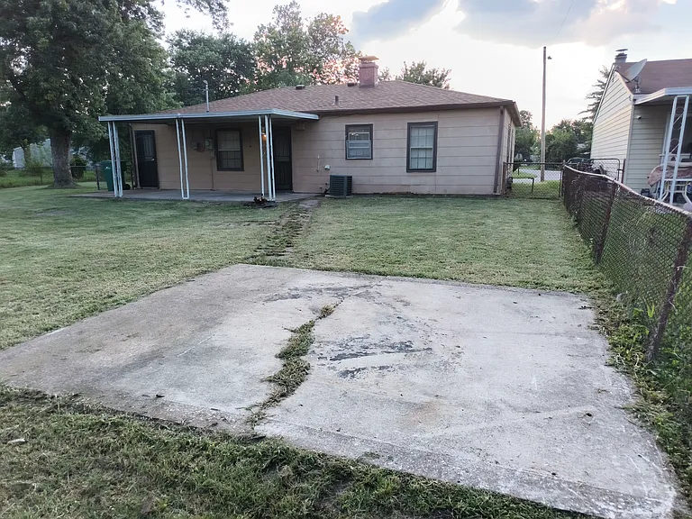 726 Saint Paul Dr — Photo 6