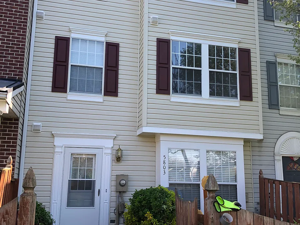 5803 Duke Ct