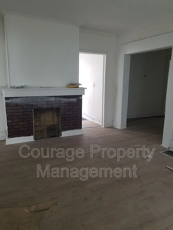 Building Photo - 514 W 1st St #A