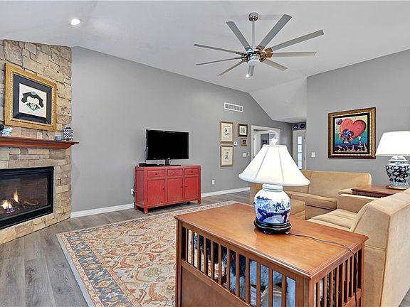 5th image of 6224 N Green Hills Ln