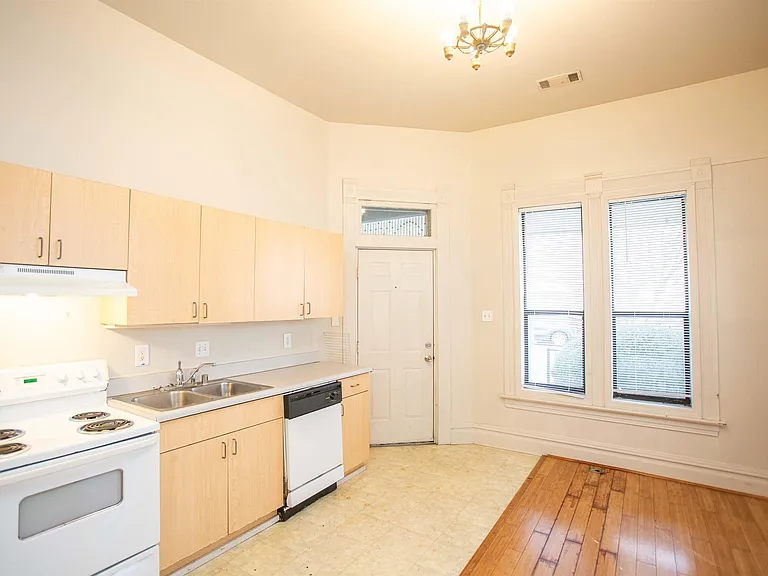 117 W 15th St #A — Photo 5