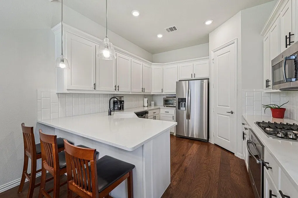 508 Renaissance Ln — Photo 4