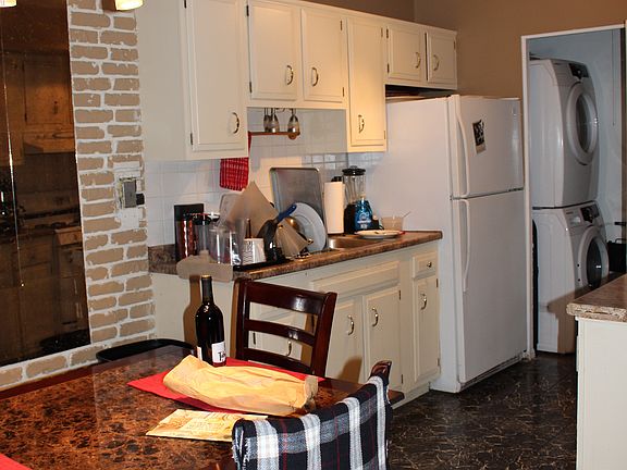 2nd image of 1913 Jamestown Cir