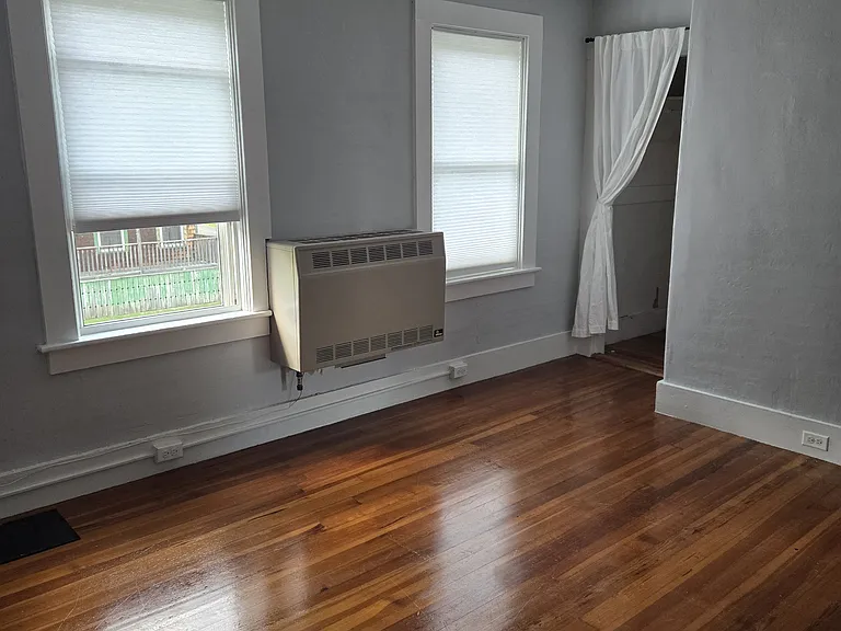 32 Brook St — Photo 8