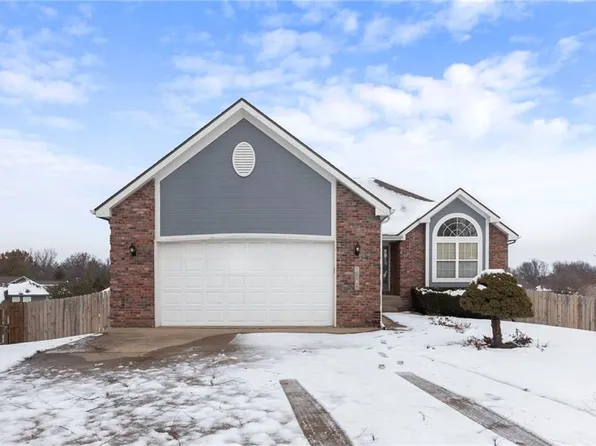 1608 NW Pin Oak Ct, Grain Valley, MO 64029