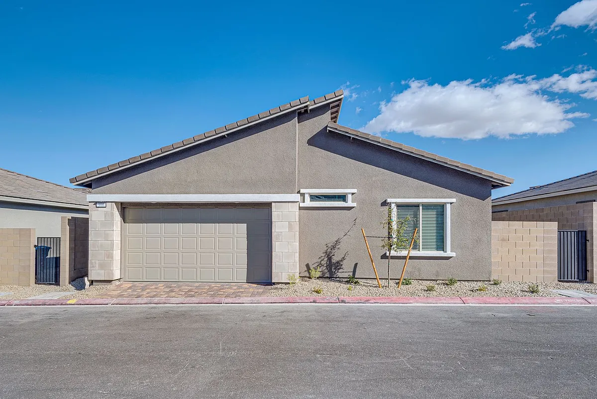 Building Photo - 900 Elmwood Forest Ln