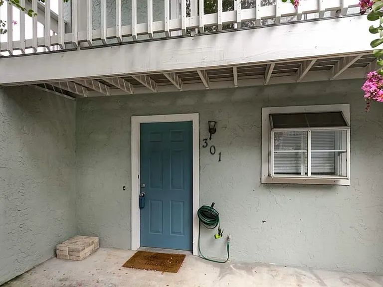 4411 SW 34th St #301 — Photo 25