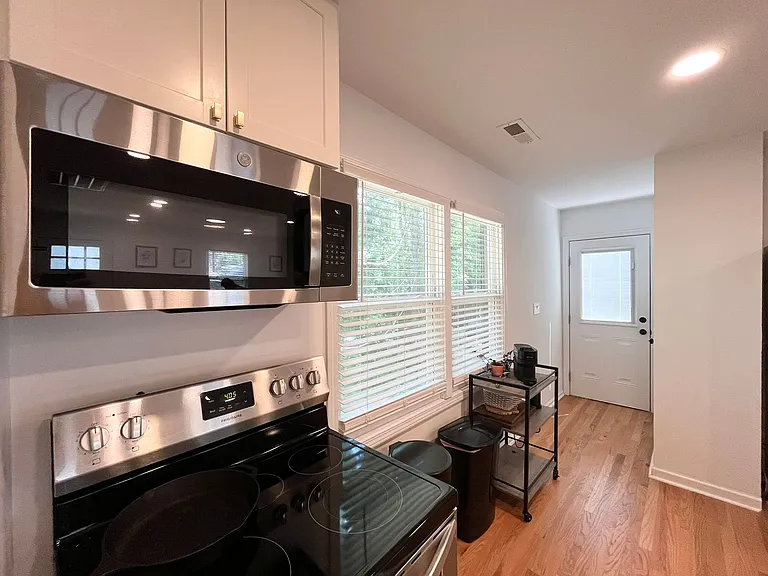 1116 E Geer St #A — Photo 9
