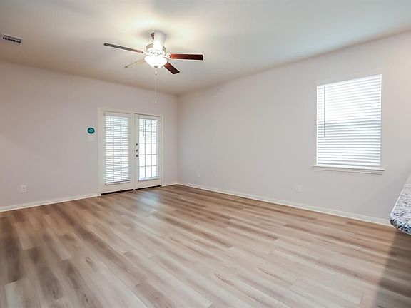 4th image of 10470 Sweetwater Creek Dr