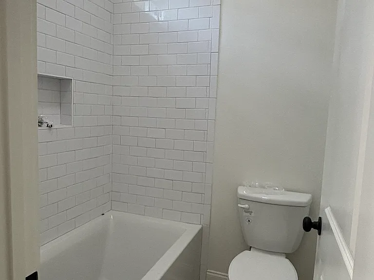 504 E 34th Ave — Photo 8