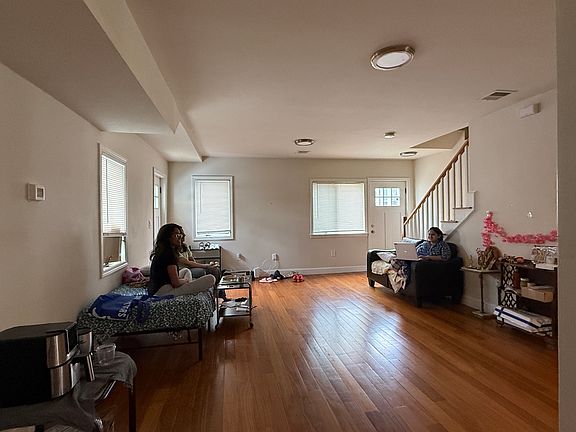 3rd image of 258 Salem St #2