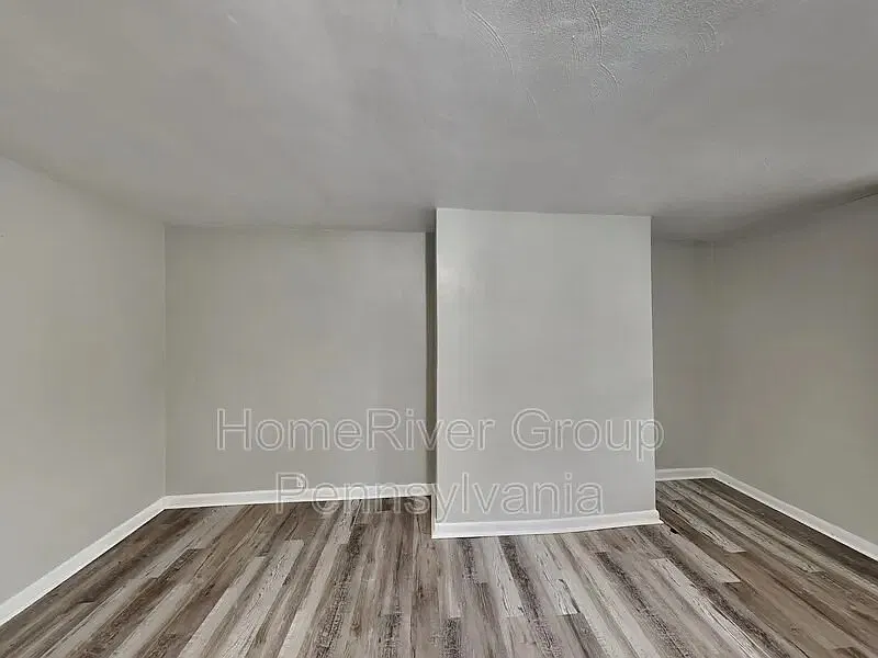 839 Eureka St — Photo 2