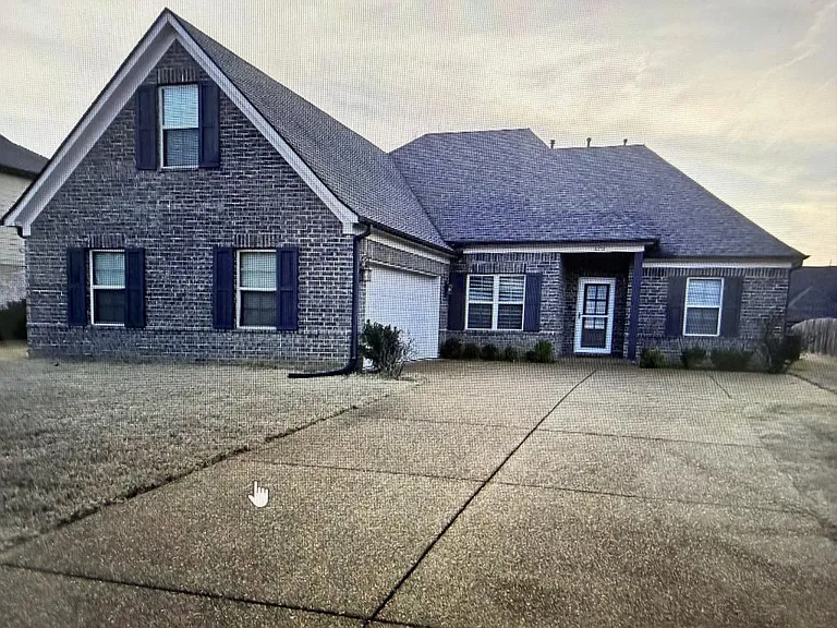 1107 Sabrina Dr — Photo 1