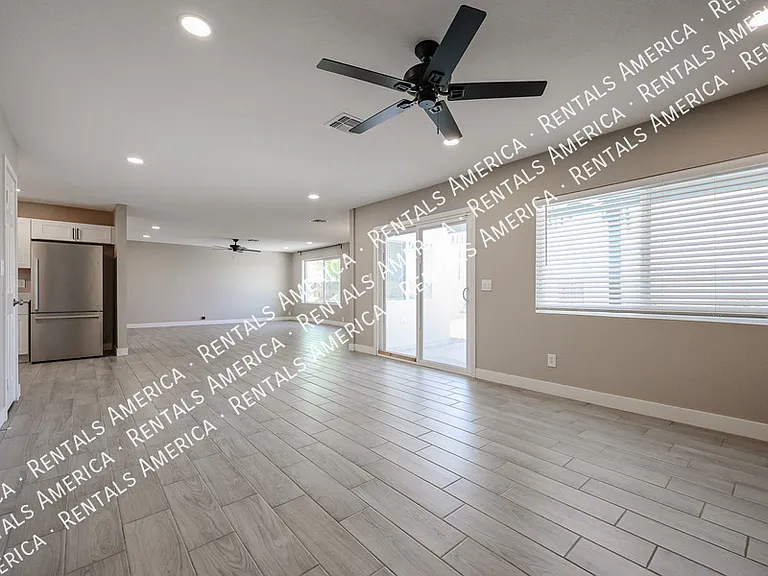2902 W Straford Dr — Photo 13