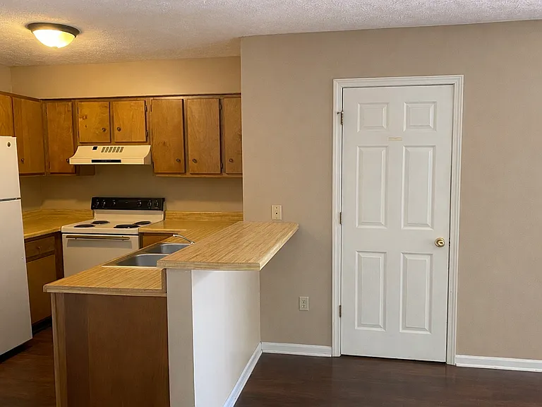 2 Bed 1.5 Bath Townhomes — Photo 29