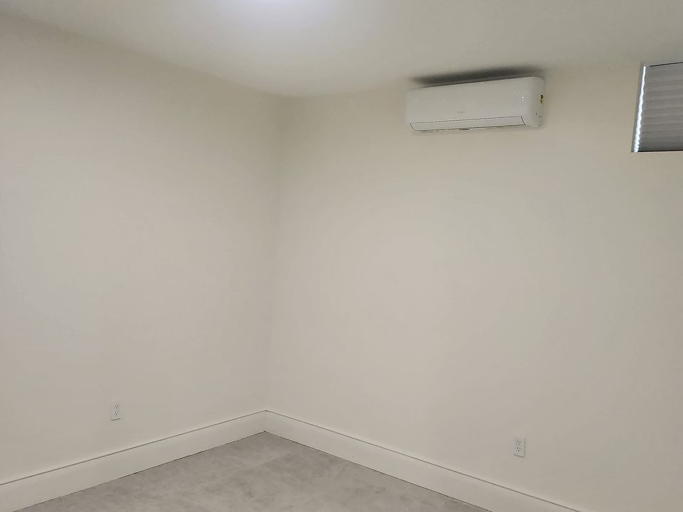 1st image of 950 44th St