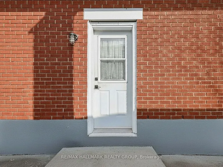 1307 Vancouver Ave #B — Photo 2