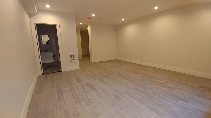 Rented by Nooklyn NYC LLC | media 34