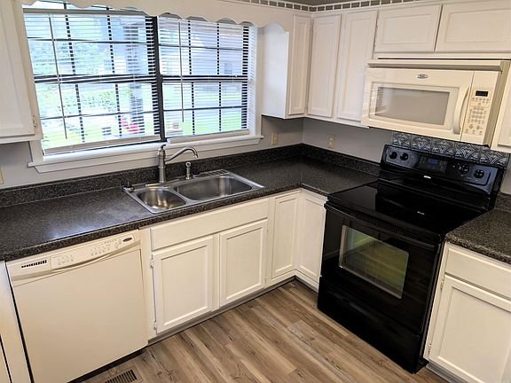 3rd image of 305 Jackson St