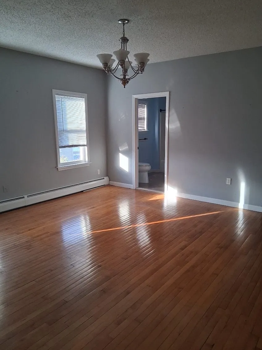 3 bed, 1400 sqft, $2,200 — Photo 4