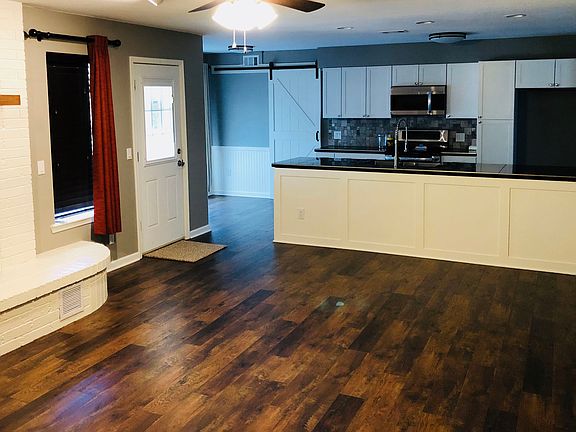 Mid_LR Looking into Kitchen