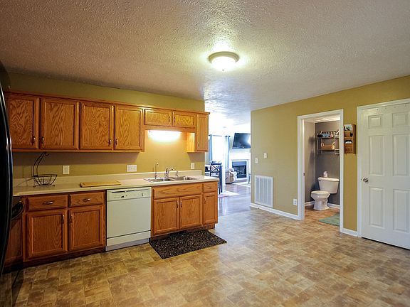 3rd image of 3349 Lahna Ct