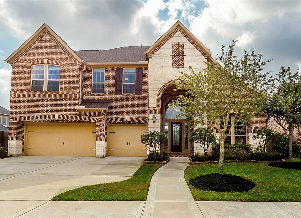 1st image of 28403 Evergreen Cove Ln