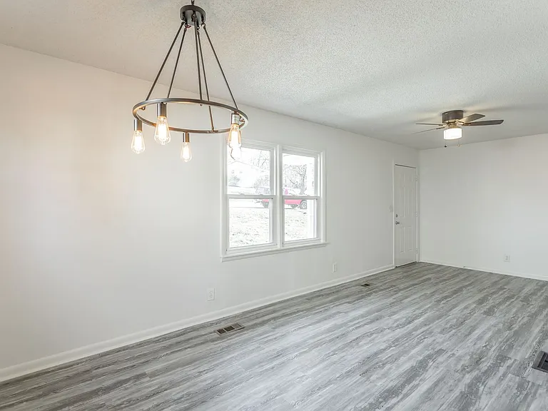 7725 Hansley Dr — Photo 4