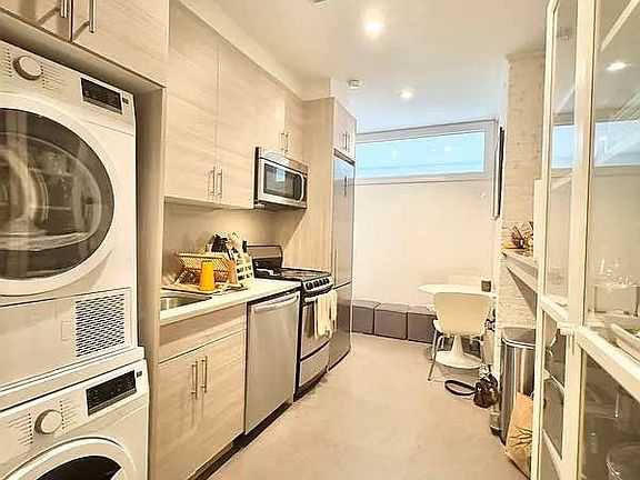 4th image of 615 E 6th St #6A