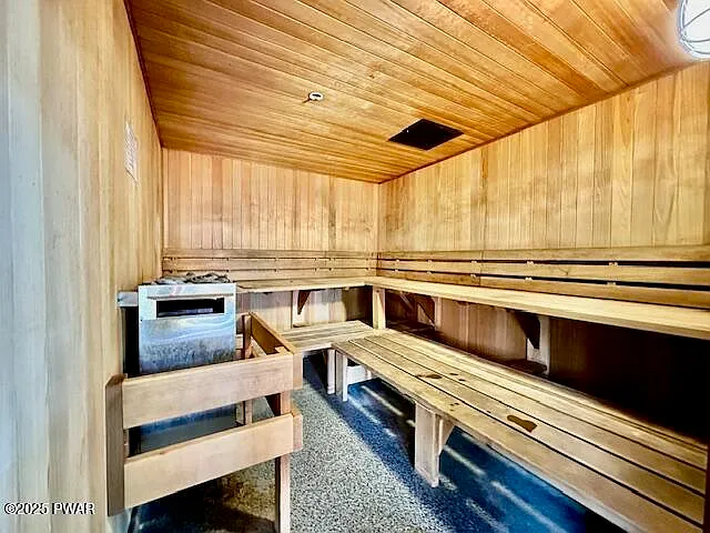 101 Pommel Dr — Photo 58