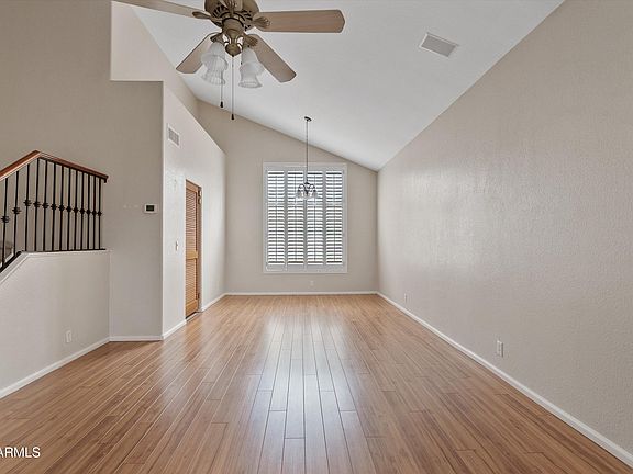 5th image of 1048 W ELGIN Street