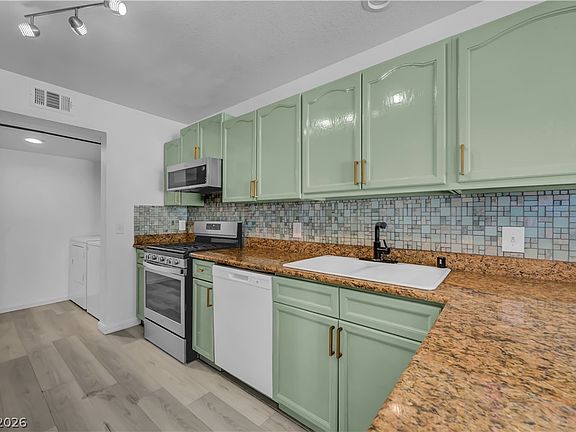 5th image of 2608 Twin Pines Ave